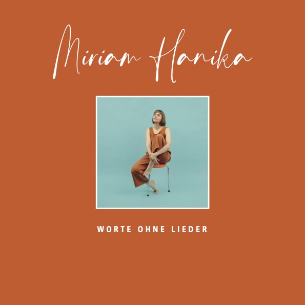 Cover von Miriam Hanikas Textbuch "Worte ohne Lieder", orange.